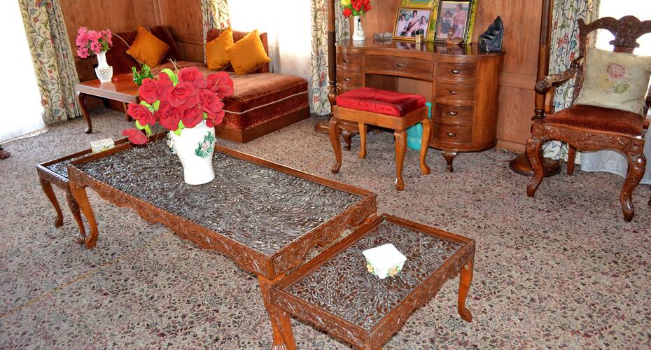 Holiday Inn Houseboat, Srinagar 5